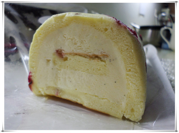 布列德：【宅配】什麼！！！！？蛋糕捲上開了花？好喜氣？→布列德