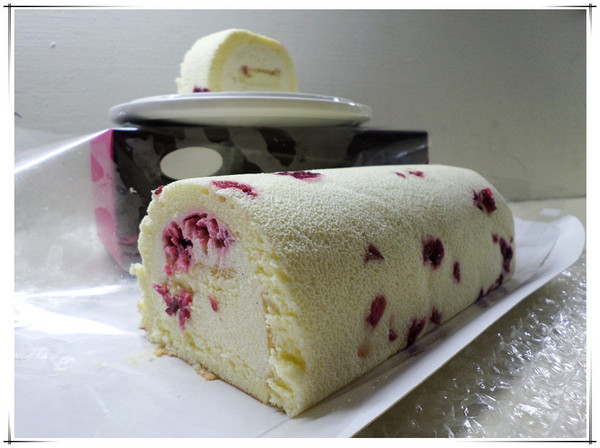 布列德：【宅配】什麼！！！！？蛋糕捲上開了花？好喜氣？→布列德