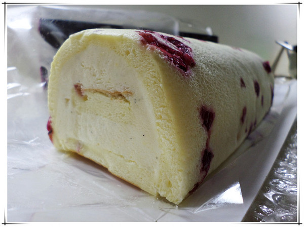 布列德：【宅配】什麼！！！！？蛋糕捲上開了花？好喜氣？→布列德