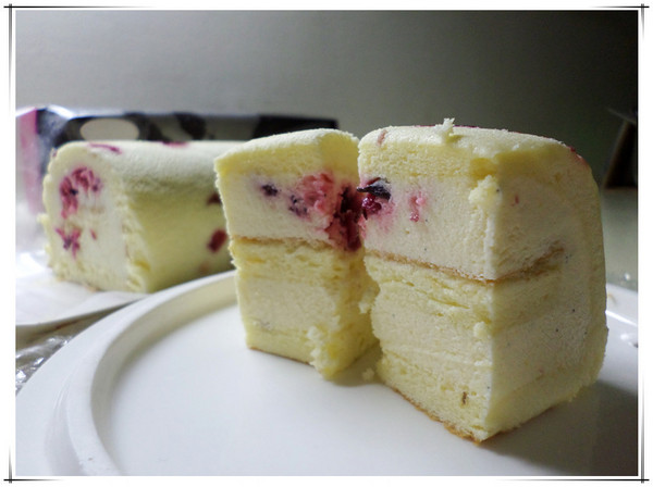 布列德：【宅配】什麼！！！！？蛋糕捲上開了花？好喜氣？→布列德