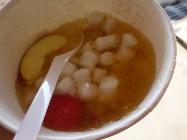 桂花巷花茶冰鎮湯圓:【苗栗】人山人海的桂花巷花茶冰鎮湯圓