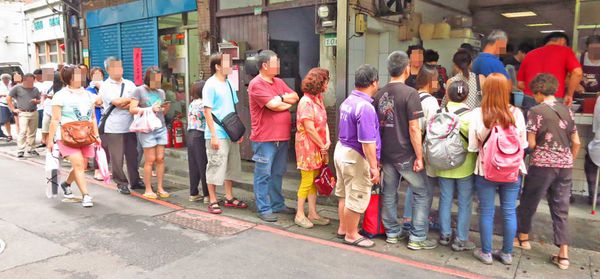 【台北美食】賣麵炎仔金泉小吃店-排隊人潮嚇死人的小吃店