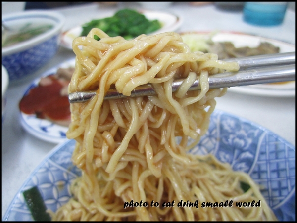 意麵王：80年古早味意麵王吃起來真是Q彈帶勁