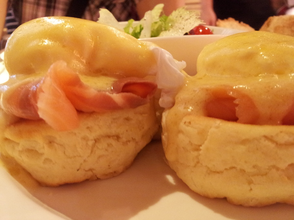 N.Y. Bagels Café(京站店)：【台北京站店】N.Y. Bagels Café　超誘人的班尼迪克蛋
