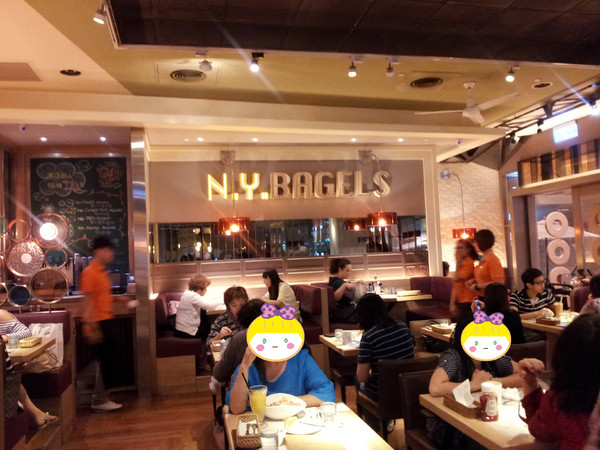 N.Y. Bagels Café(京站店)：【台北京站店】N.Y. Bagels Café　超誘人的班尼迪克蛋