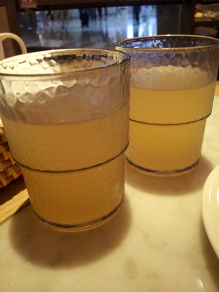 N.Y. Bagels Café(京站店)：【台北京站店】N.Y. Bagels Café　超誘人的班尼迪克蛋