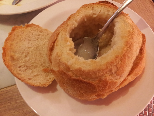 N.Y. Bagels Café(京站店)：【台北京站店】N.Y. Bagels Café　超誘人的班尼迪克蛋