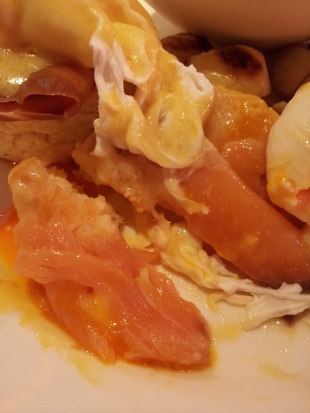 N.Y. Bagels Café(京站店)：【台北京站店】N.Y. Bagels Café　超誘人的班尼迪克蛋