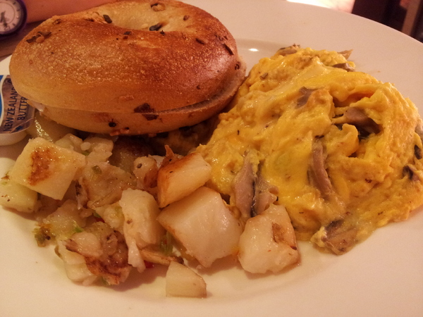 N.Y. Bagels Café(京站店)：【台北京站店】N.Y. Bagels Café　超誘人的班尼迪克蛋