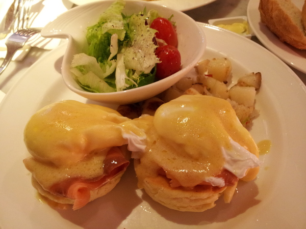 N.Y. Bagels Café(京站店)：【台北京站店】N.Y. Bagels Café　超誘人的班尼迪克蛋