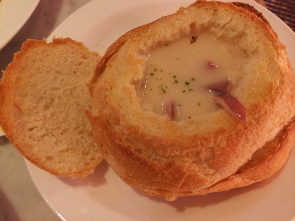 N.Y. Bagels Café(京站店)：【台北京站店】N.Y. Bagels Café　超誘人的班尼迪克蛋