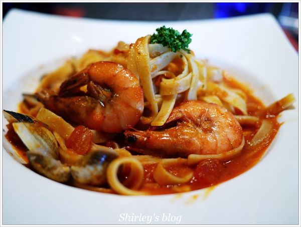 L'air Rouge 紅色檳氛(京站)：台北‧L'Air Rouge 紅色檳氛