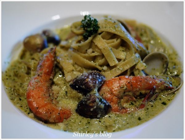 L'air Rouge 紅色檳氛(京站)：台北‧L'Air Rouge 紅色檳氛