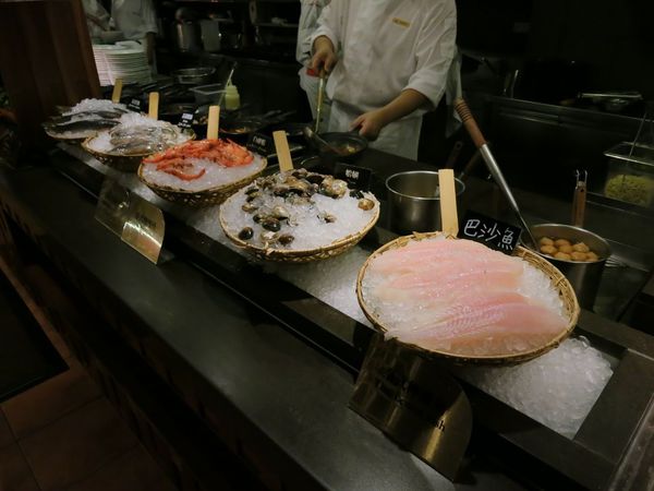 誠品-泰市場-泰式料理吃到飽-酸辣湯、香茅湯