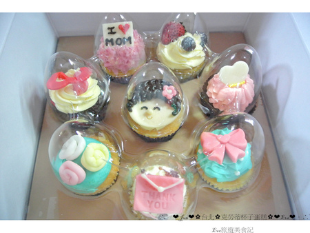 CLOUDY CUPCAKE 克勞蒂杯子蛋糕(信義誠品店):【食記】oO。。台北 京站店 克勞蒂杯子蛋糕Cloudy cupcake 媽咪夢幻清單杯子蛋糕 客製杯子蛋糕 Kitty杯子蛋糕 焦糖蘋果 皇家草莓園 紅酒蔓越莓 母親節蛋糕 母親節蛋糕新選擇,分食也好有面子~oO。o○。