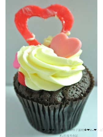 CLOUDY CUPCAKE 克勞蒂杯子蛋糕(信義誠品店):【食記】oO。。台北 京站店 克勞蒂杯子蛋糕Cloudy cupcake 媽咪夢幻清單杯子蛋糕 客製杯子蛋糕 Kitty杯子蛋糕 焦糖蘋果 皇家草莓園 紅酒蔓越莓 母親節蛋糕 母親節蛋糕新選擇,分食也好有面子~oO。o○。