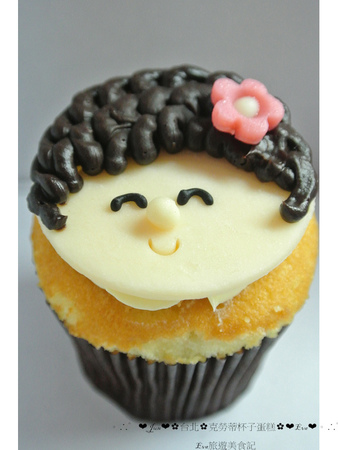 CLOUDY CUPCAKE 克勞蒂杯子蛋糕(信義誠品店):【食記】oO。。台北 京站店 克勞蒂杯子蛋糕Cloudy cupcake 媽咪夢幻清單杯子蛋糕 客製杯子蛋糕 Kitty杯子蛋糕 焦糖蘋果 皇家草莓園 紅酒蔓越莓 母親節蛋糕 母親節蛋糕新選擇,分食也好有面子~oO。o○。