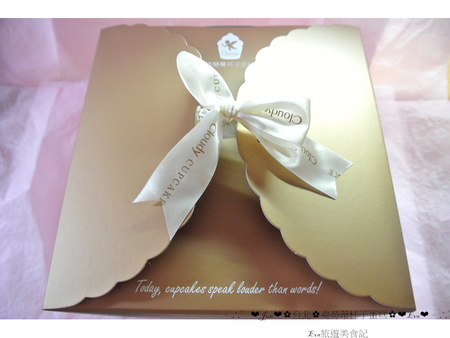 CLOUDY CUPCAKE 克勞蒂杯子蛋糕(信義誠品店):【食記】oO。。台北 京站店 克勞蒂杯子蛋糕Cloudy cupcake 媽咪夢幻清單杯子蛋糕 客製杯子蛋糕 Kitty杯子蛋糕 焦糖蘋果 皇家草莓園 紅酒蔓越莓 母親節蛋糕 母親節蛋糕新選擇,分食也好有面子~oO。o○。