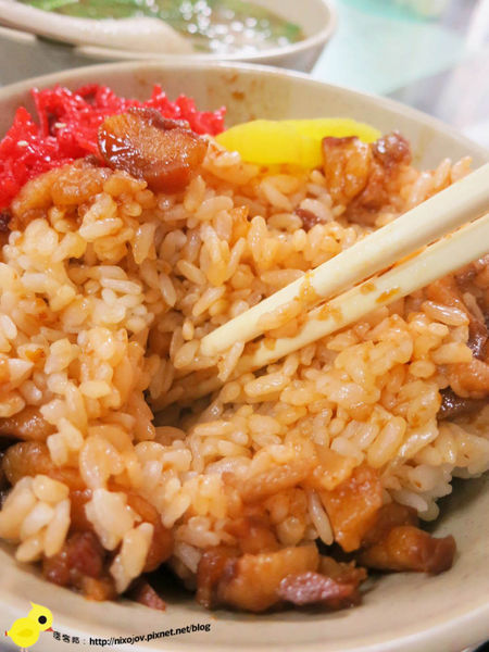 【台北】昌吉街豬血湯-香噴噴美味的魯肉飯-大腸湯