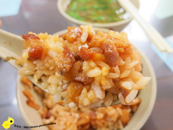 【台北】昌吉街豬血湯-香噴噴美味的魯肉飯-大腸湯