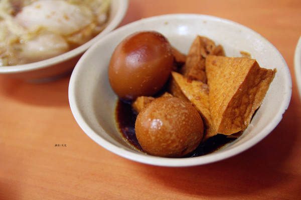 天然紅豆腐豬血湯(原豬屠口昌吉街豬血湯)：【台北市大同區。小吃】紅昌吉 天然紅豆腐豬血湯(昌吉店) 多間新聞報導採訪 台北古早味