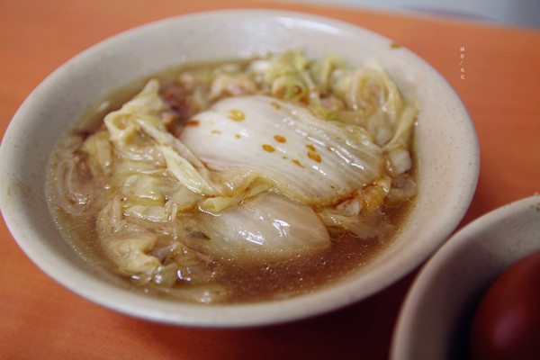 天然紅豆腐豬血湯(原豬屠口昌吉街豬血湯)：【台北市大同區。小吃】紅昌吉 天然紅豆腐豬血湯(昌吉店) 多間新聞報導採訪 台北古早味