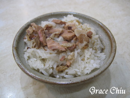 圓環邊蚵仔煎(寧夏夜市):圓環邊蚵仔煎.米糕(寧夏夜市)