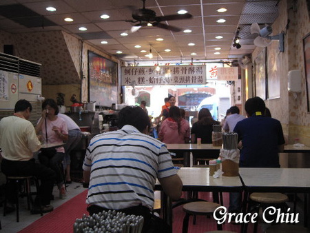 圓環邊蚵仔煎(寧夏夜市):圓環邊蚵仔煎.米糕(寧夏夜市)