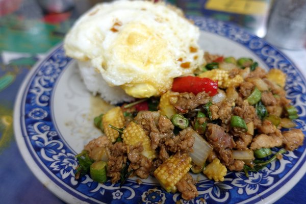 泰國小館(總店):(胖樺食記)台北公館商圈推薦美食「泰國小館」/汀洲路/打拋豬/台灣大學商圈