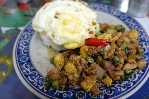 泰國小館(總店):(胖樺食記)台北公館商圈推薦美食「泰國小館」/汀洲路/打拋豬/台灣大學商圈