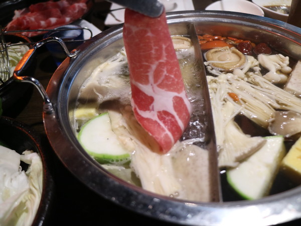 聚北海道昆布鍋(板橋環球店)：【台北美食】新鮮食材，聚北海道昆布鍋--板橋環球店@板橋車站