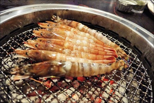 燒肉眾精緻炭火燒肉：烤物有特色、擺盤具匠心，適合上班族的休閒夜烤【燒肉眾精緻炭火燒肉】