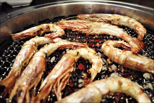 燒肉眾精緻炭火燒肉：烤物有特色、擺盤具匠心，適合上班族的休閒夜烤【燒肉眾精緻炭火燒肉】