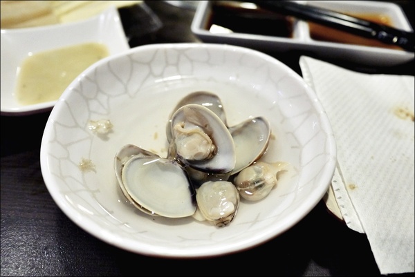 燒肉眾精緻炭火燒肉：烤物有特色、擺盤具匠心，適合上班族的休閒夜烤【燒肉眾精緻炭火燒肉】