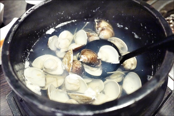 燒肉眾精緻炭火燒肉：烤物有特色、擺盤具匠心，適合上班族的休閒夜烤【燒肉眾精緻炭火燒肉】