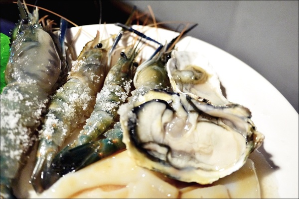 燒肉眾精緻炭火燒肉：烤物有特色、擺盤具匠心，適合上班族的休閒夜烤【燒肉眾精緻炭火燒肉】