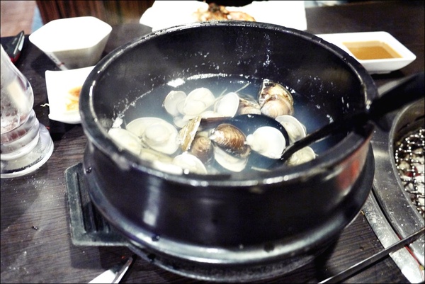 燒肉眾精緻炭火燒肉：烤物有特色、擺盤具匠心，適合上班族的休閒夜烤【燒肉眾精緻炭火燒肉】