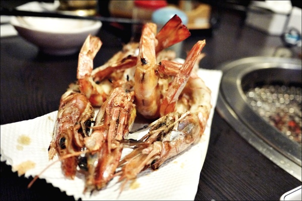 燒肉眾精緻炭火燒肉：烤物有特色、擺盤具匠心，適合上班族的休閒夜烤【燒肉眾精緻炭火燒肉】