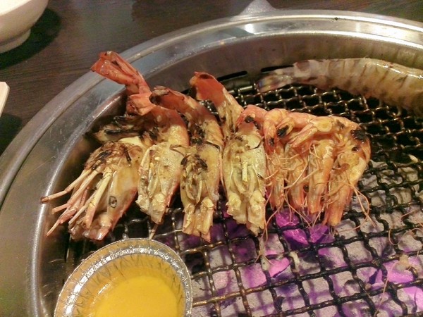 燒肉眾精緻炭火燒肉：海鮮CP值高到想在店裡轉圈圈之【燒肉眾】