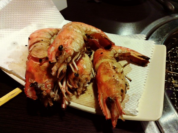 燒肉眾精緻炭火燒肉：海鮮CP值高到想在店裡轉圈圈之【燒肉眾】