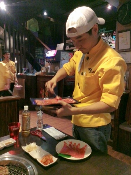 燒肉眾精緻炭火燒肉：海鮮CP值高到想在店裡轉圈圈之【燒肉眾】