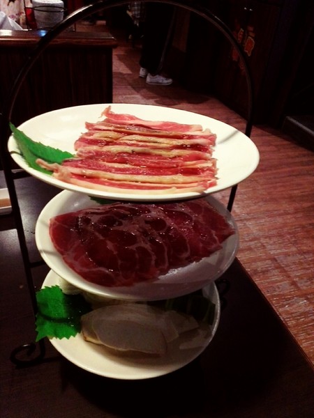 燒肉眾精緻炭火燒肉：海鮮CP值高到想在店裡轉圈圈之【燒肉眾】