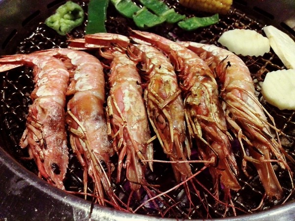 燒肉眾精緻炭火燒肉：海鮮CP值高到想在店裡轉圈圈之【燒肉眾】
