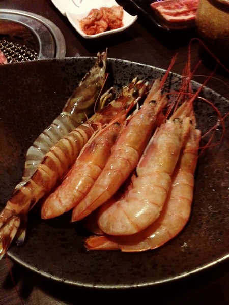 燒肉眾精緻炭火燒肉：海鮮CP值高到想在店裡轉圈圈之【燒肉眾】
