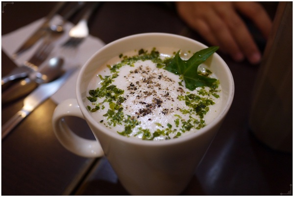 182巷鬆餅廚房：板橋也有盆栽奶茶？連男友都喜愛的好吃鬆餅在《182巷鬆餅廚房 》