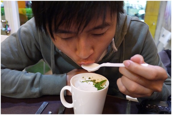 182巷鬆餅廚房：板橋也有盆栽奶茶？連男友都喜愛的好吃鬆餅在《182巷鬆餅廚房 》