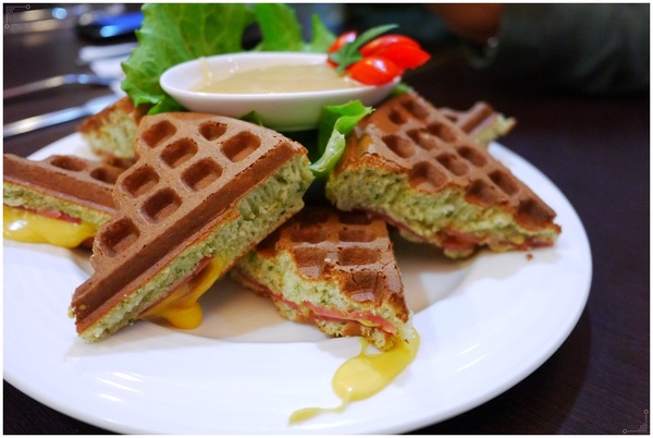 182巷鬆餅廚房：板橋也有盆栽奶茶？連男友都喜愛的好吃鬆餅在《182巷鬆餅廚房 》