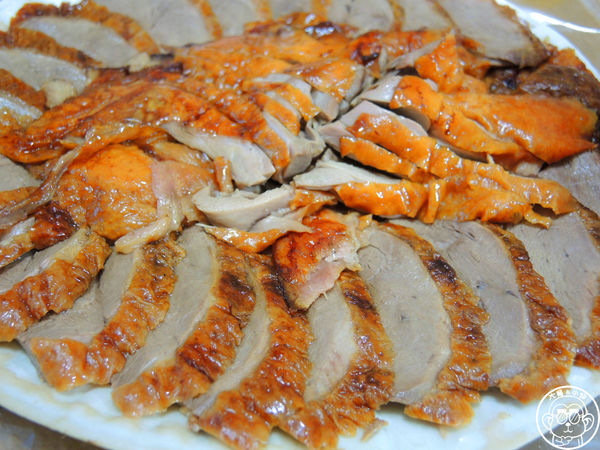 萬香烤鴨莊:呷飽祙【新北板橋・萬香烤鴨莊】烤鴨冠軍的美味