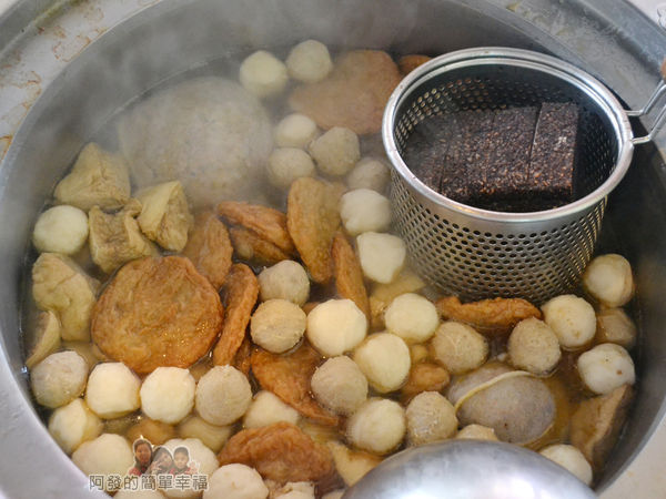 黃石市場-北門田不辣05-大湯鍋中的甜不辣II