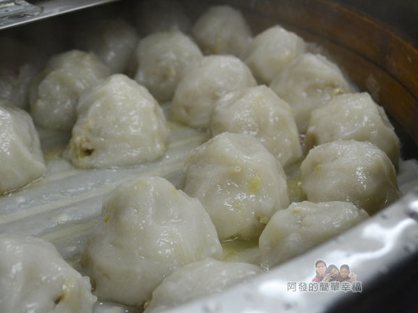 黑肉圓07-攤車上的蒸肉圓特寫